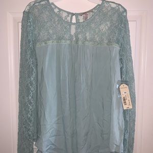 Pastel lace sleeve top